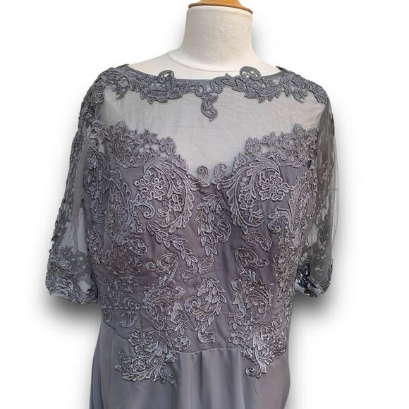 NWTs Mother of the Bride Groom Lacy Full Length Wedding Dress Formal size 18 W - Picture 6 of 12